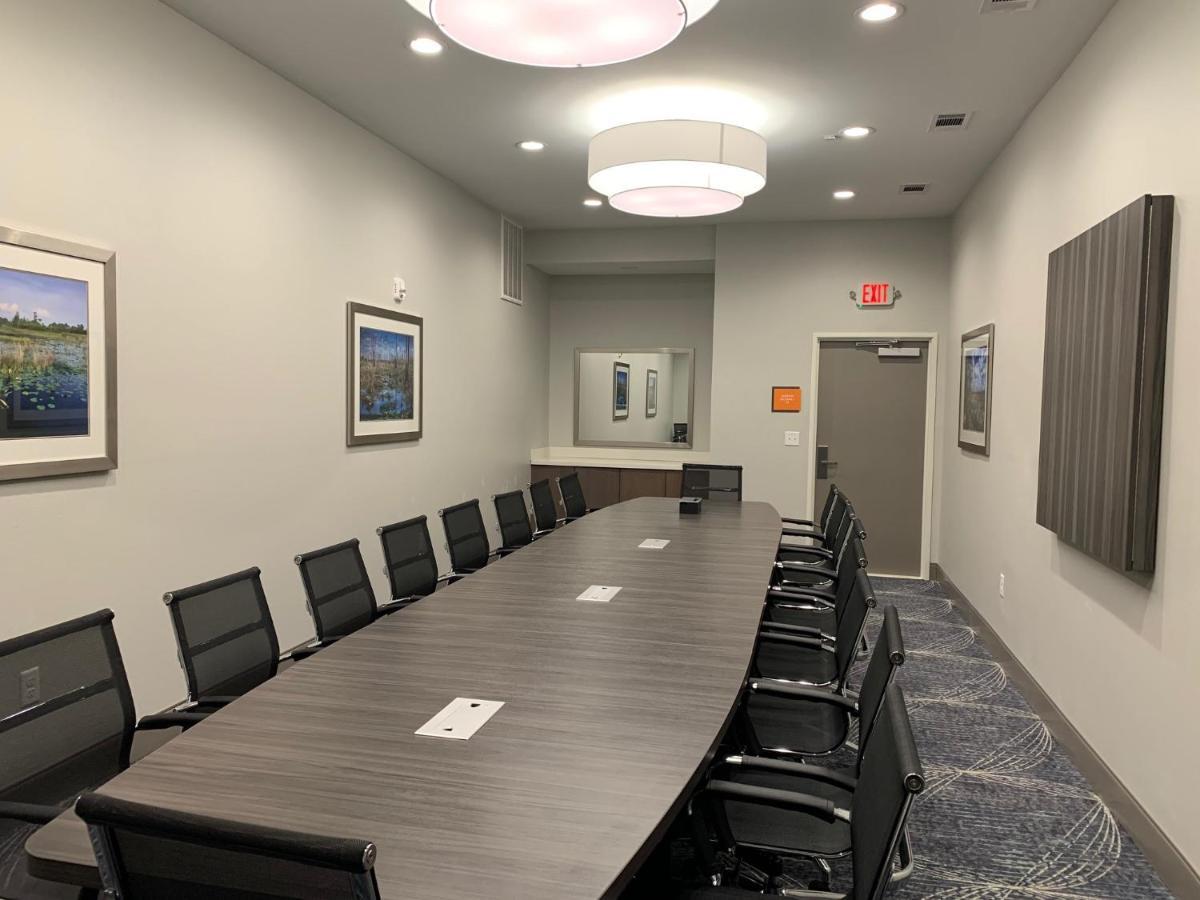 La Quinta Inn & Suites By Wyndham טיפטון מראה חיצוני תמונה