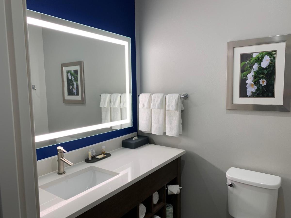 La Quinta Inn & Suites By Wyndham טיפטון מראה חיצוני תמונה