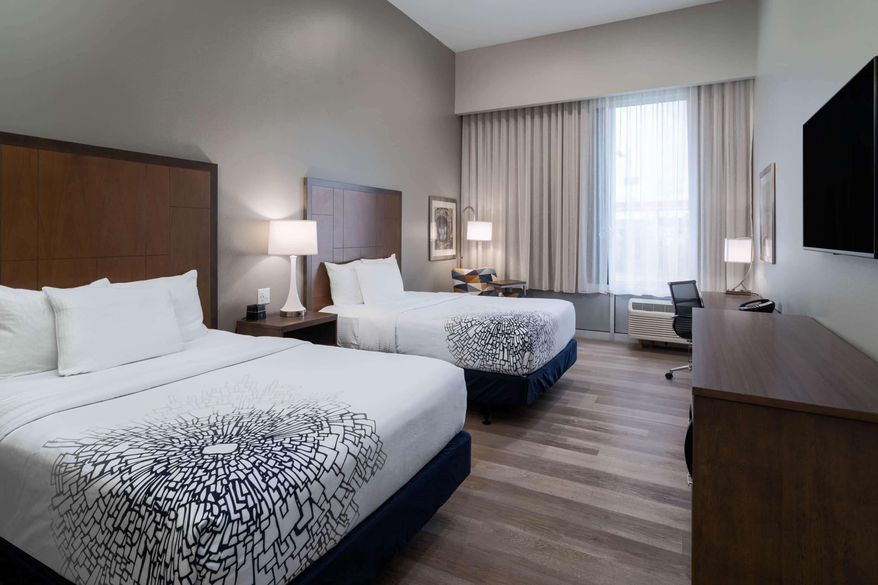 La Quinta Inn & Suites By Wyndham טיפטון מראה חיצוני תמונה