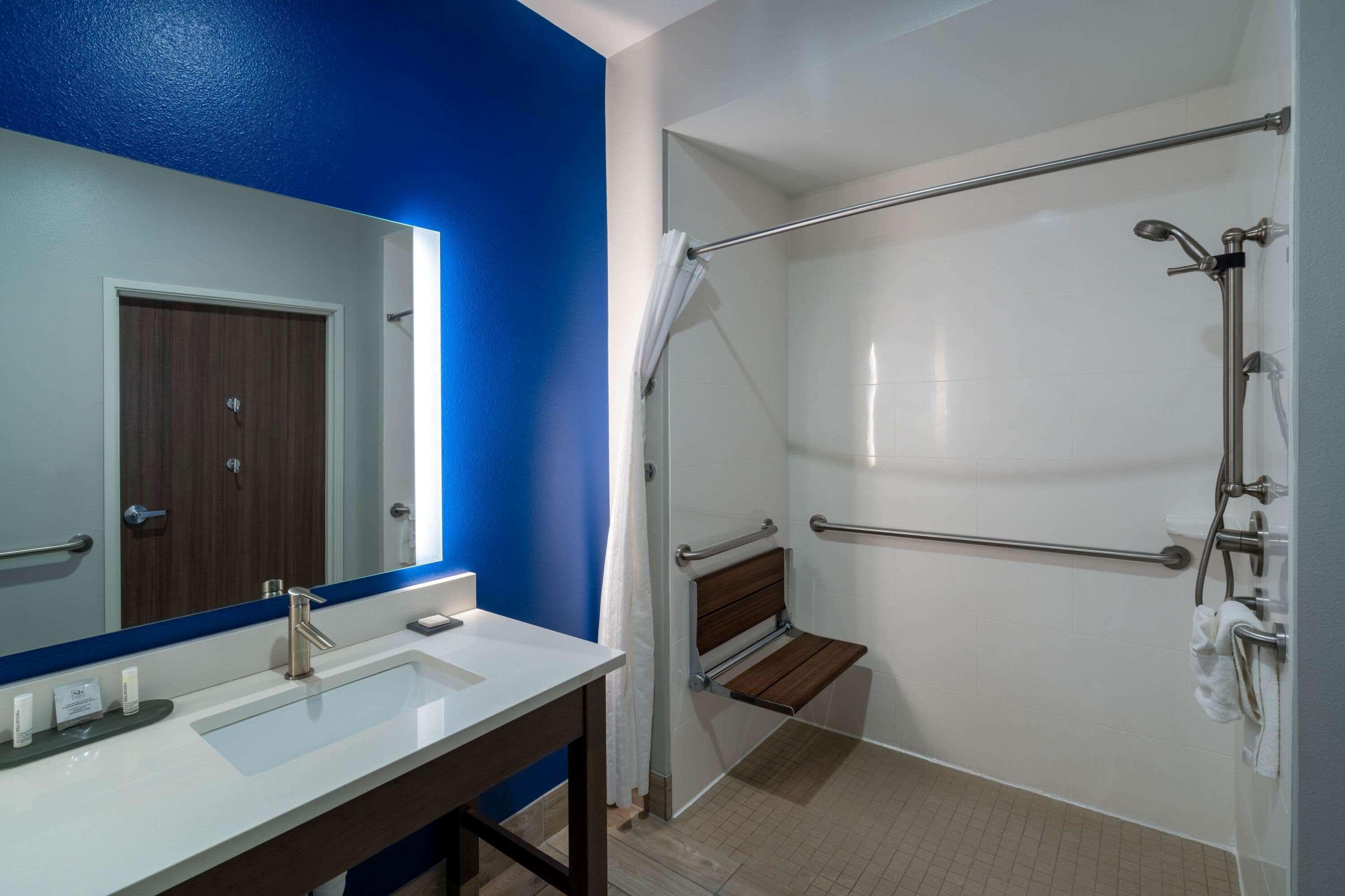 La Quinta Inn & Suites By Wyndham טיפטון מראה חיצוני תמונה