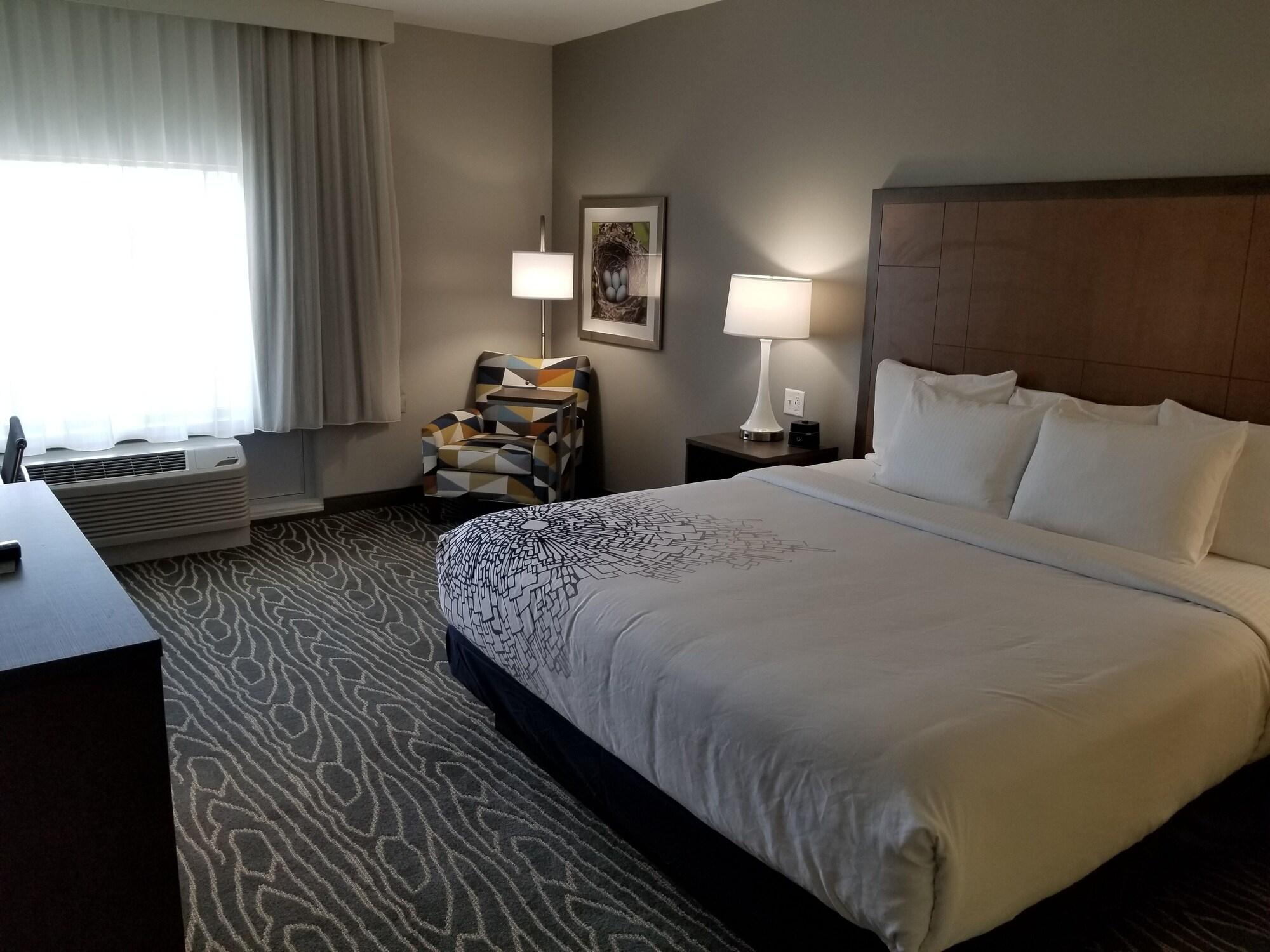 La Quinta Inn & Suites By Wyndham טיפטון מראה חיצוני תמונה