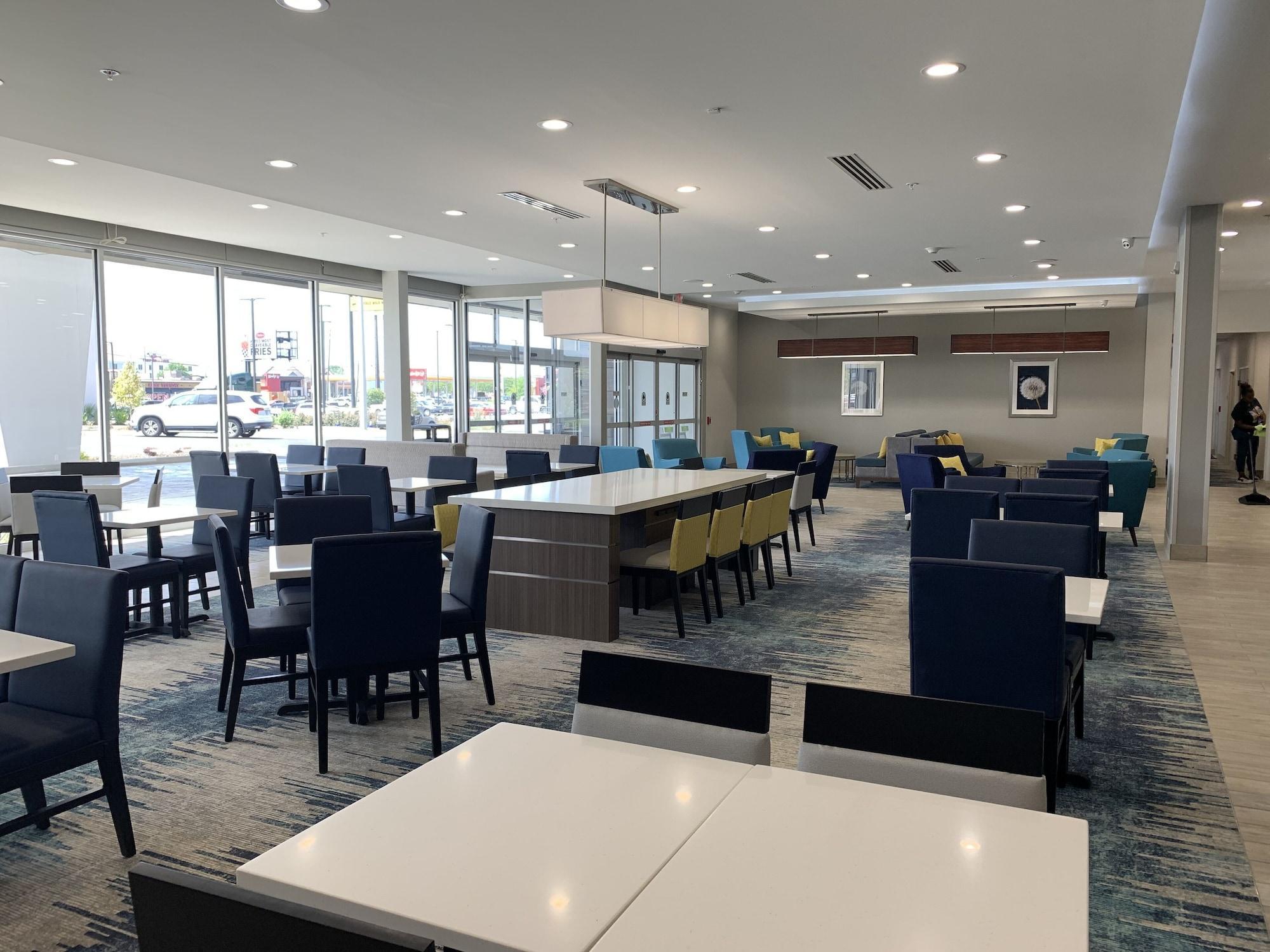 La Quinta Inn & Suites By Wyndham טיפטון מראה חיצוני תמונה