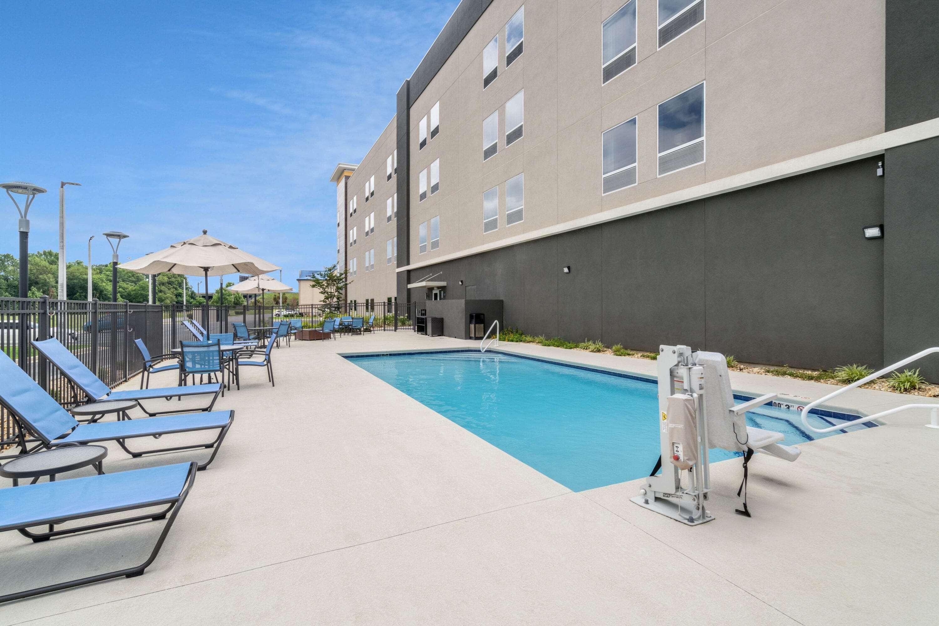 La Quinta Inn & Suites By Wyndham טיפטון מראה חיצוני תמונה