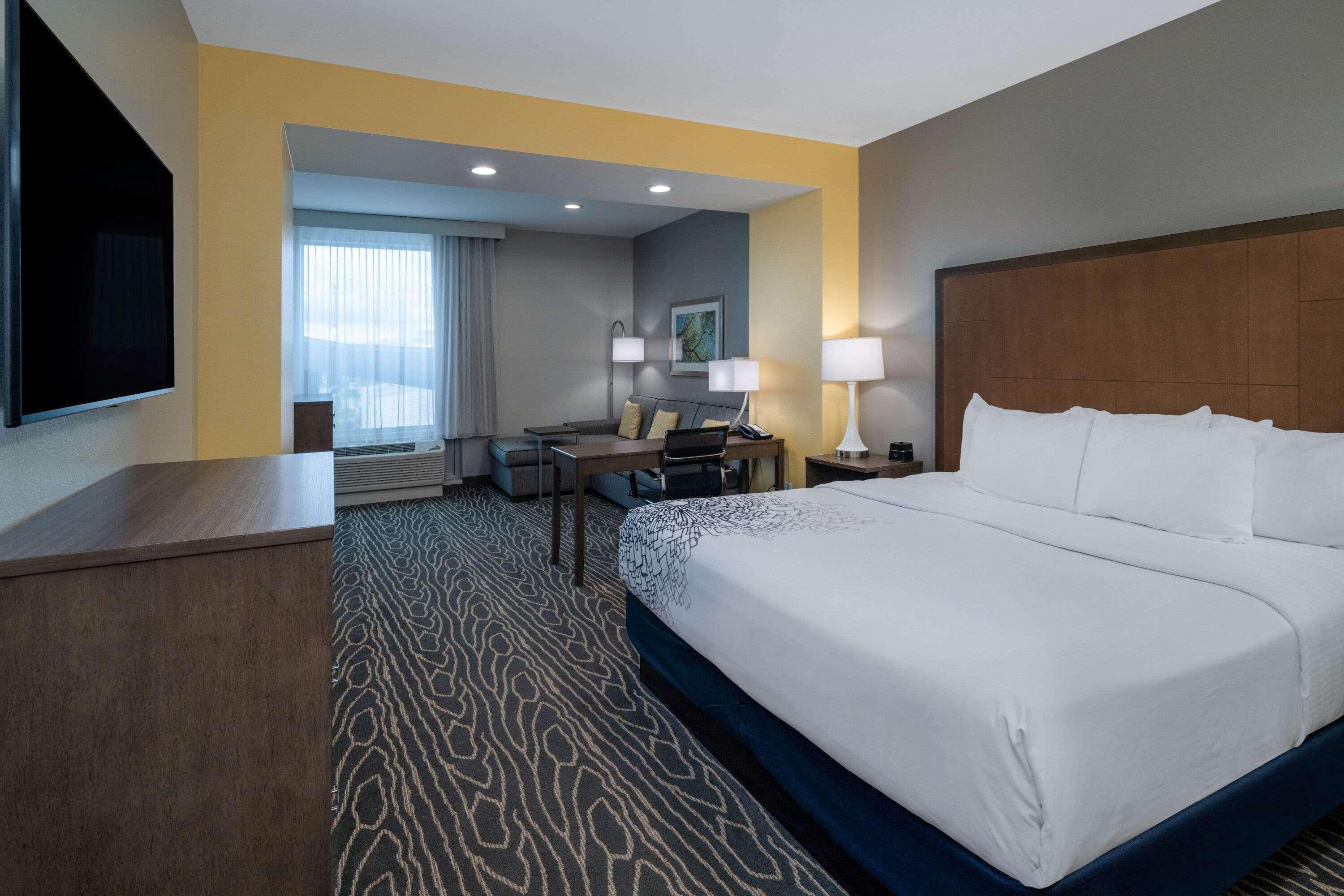La Quinta Inn & Suites By Wyndham טיפטון מראה חיצוני תמונה