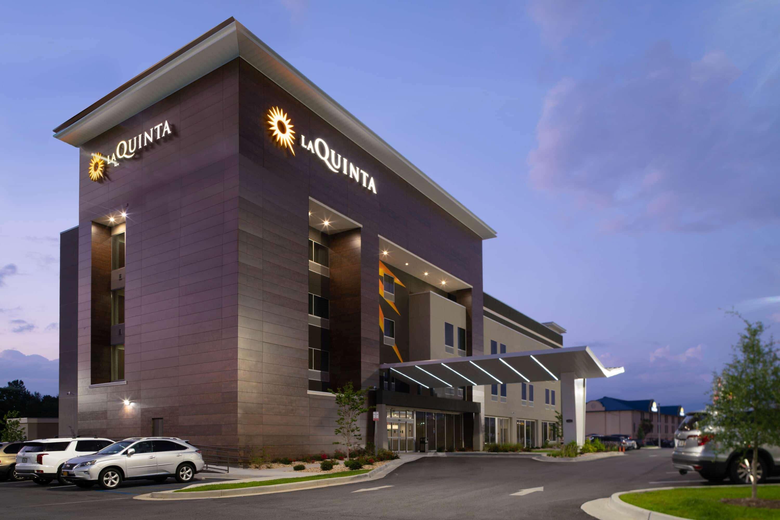 La Quinta Inn & Suites By Wyndham טיפטון מראה חיצוני תמונה