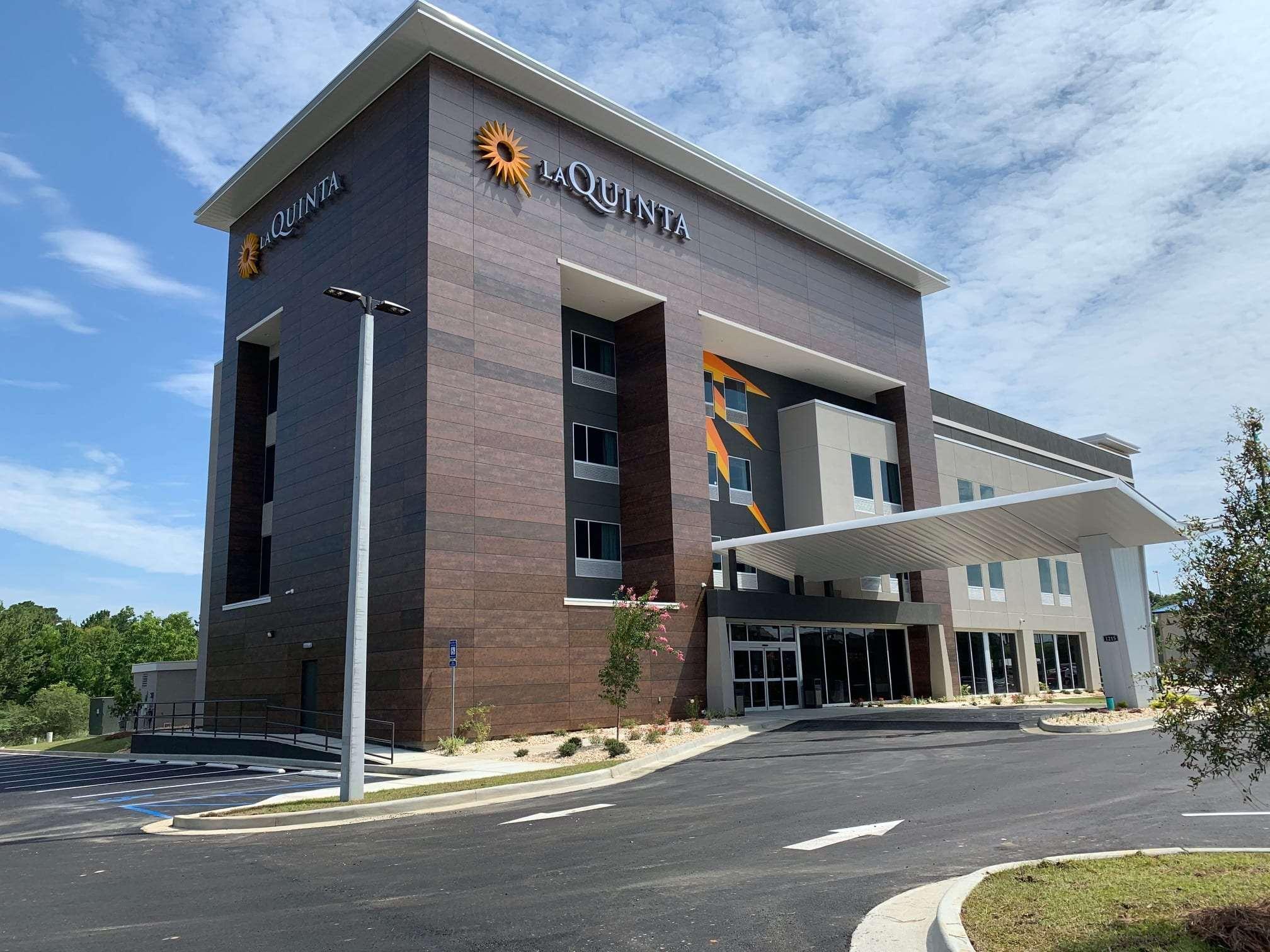 La Quinta Inn & Suites By Wyndham טיפטון מראה חיצוני תמונה