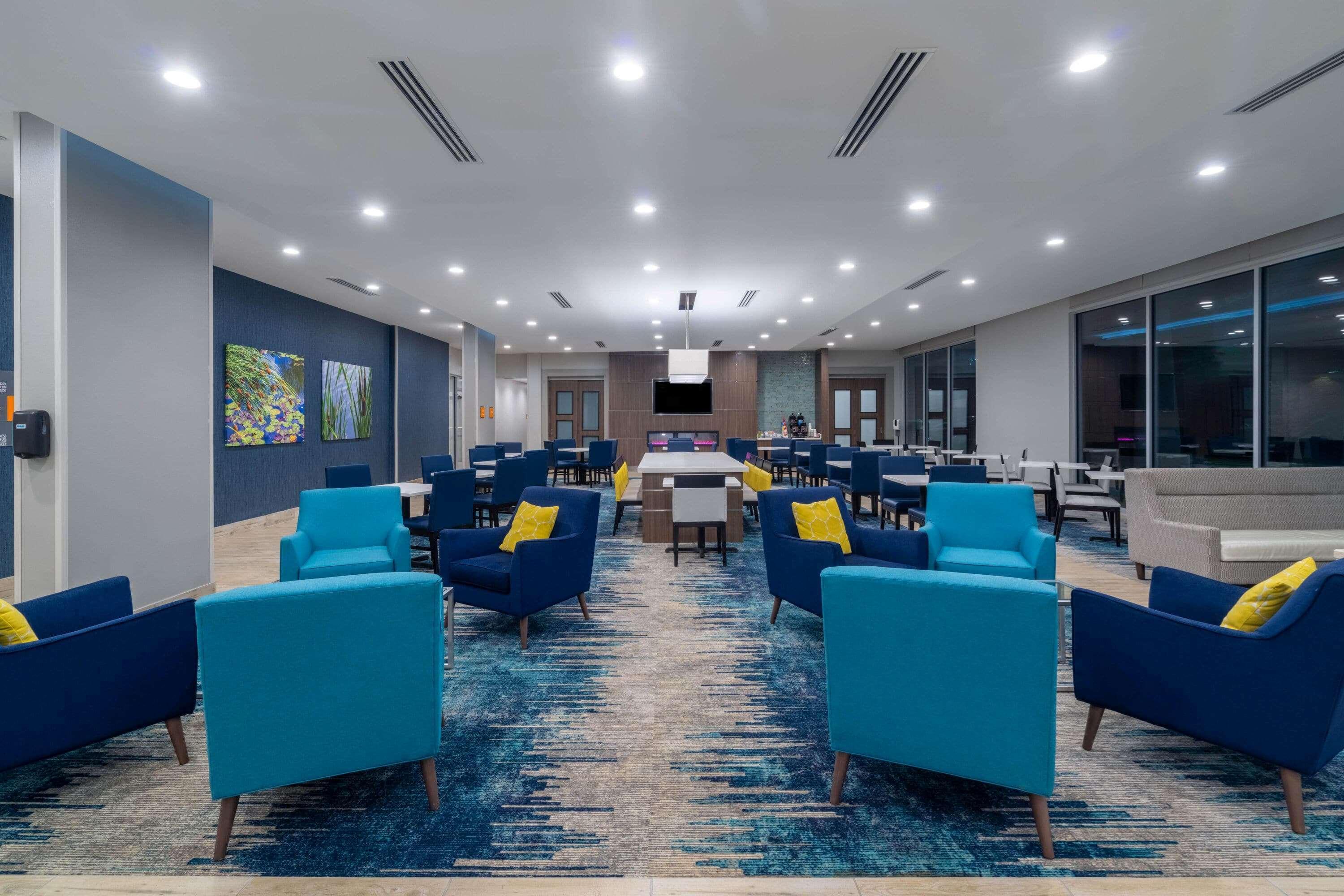 La Quinta Inn & Suites By Wyndham טיפטון מראה חיצוני תמונה