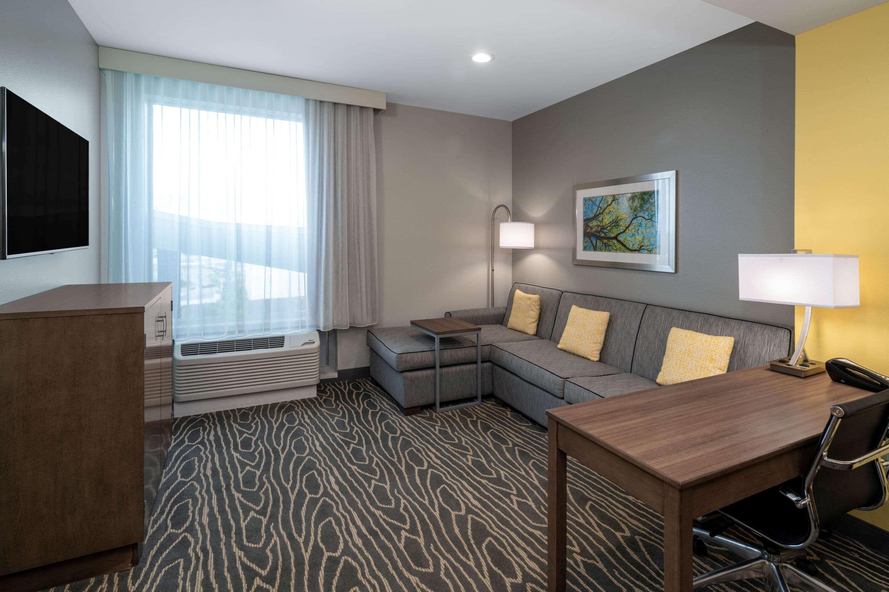 La Quinta Inn & Suites By Wyndham טיפטון מראה חיצוני תמונה